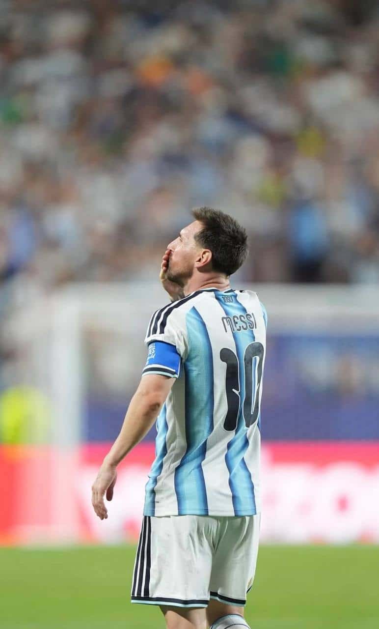foto de messi com a camisa da argentina