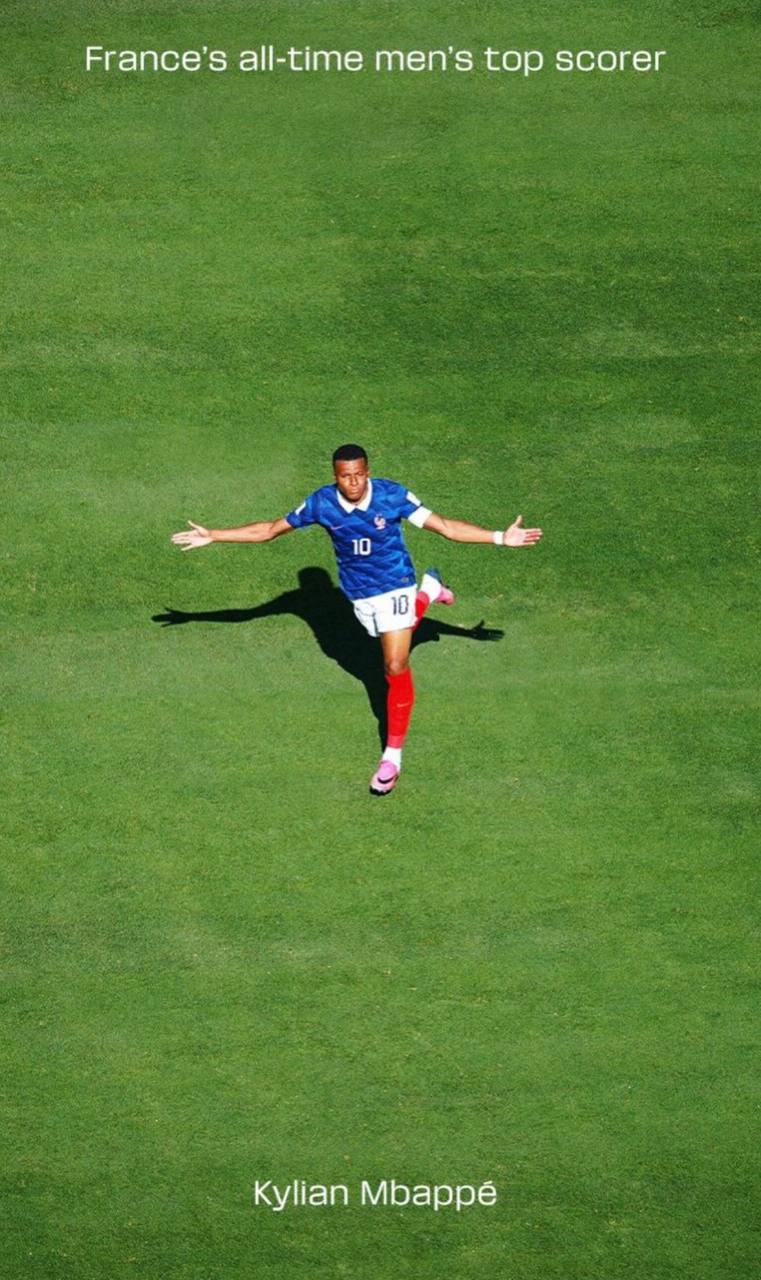 foto de kylian mbappé em jogo da frança