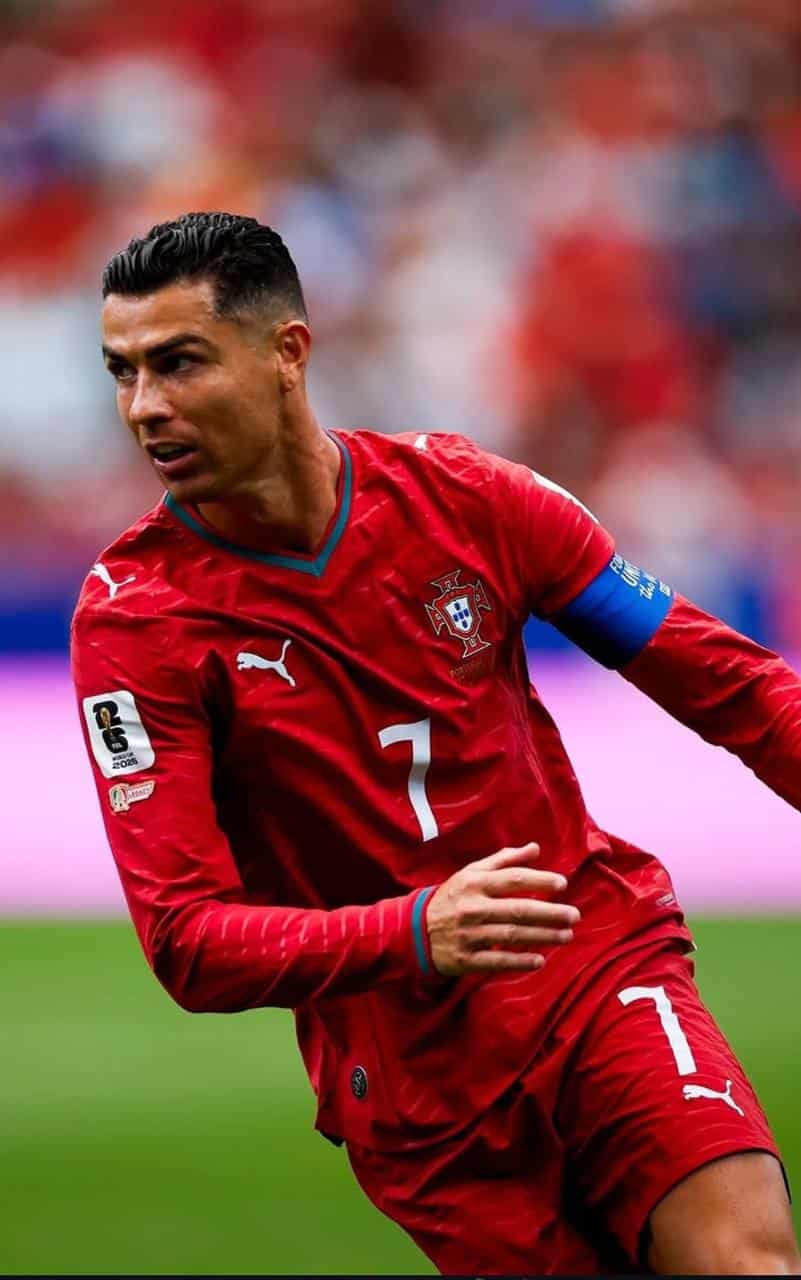 foto de cristiano ronaldo em jogo de portugal