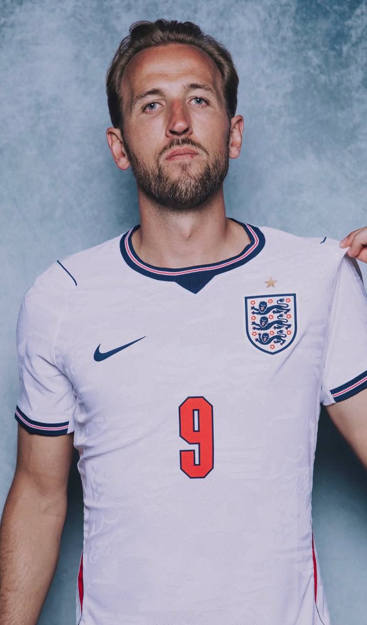 foto de harry kane com a camisa da inglaterra