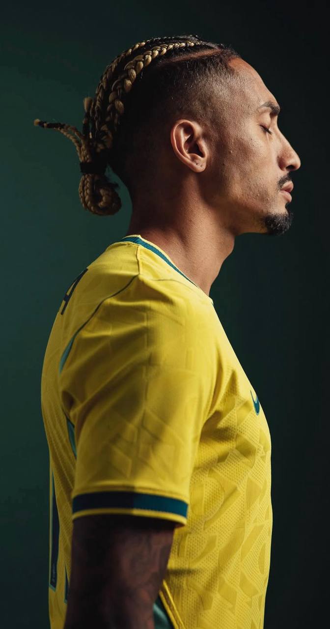 foto de raphinha com a seleção brasileira