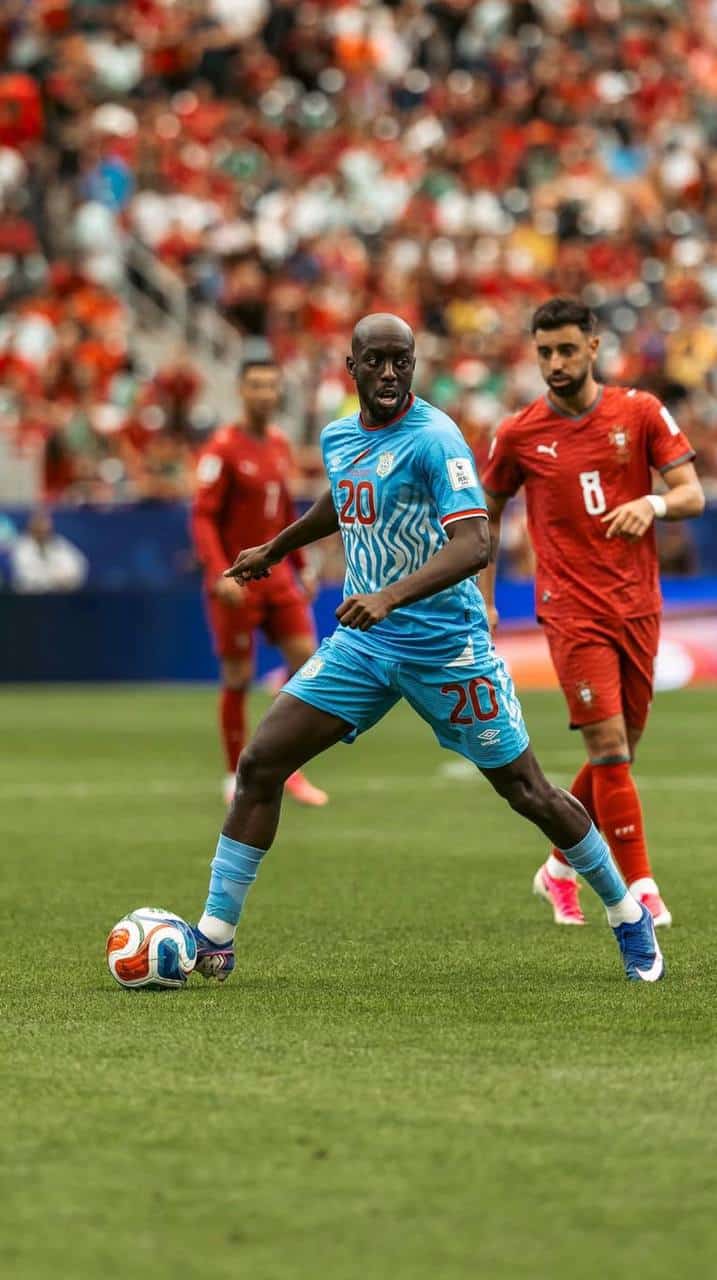 foto de wissa com a camisa do congo