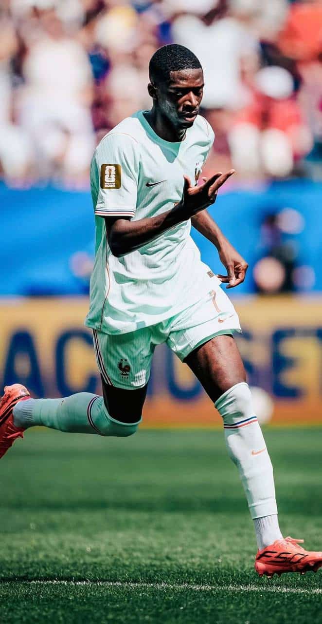foto de dembélé com a camisa da frança
