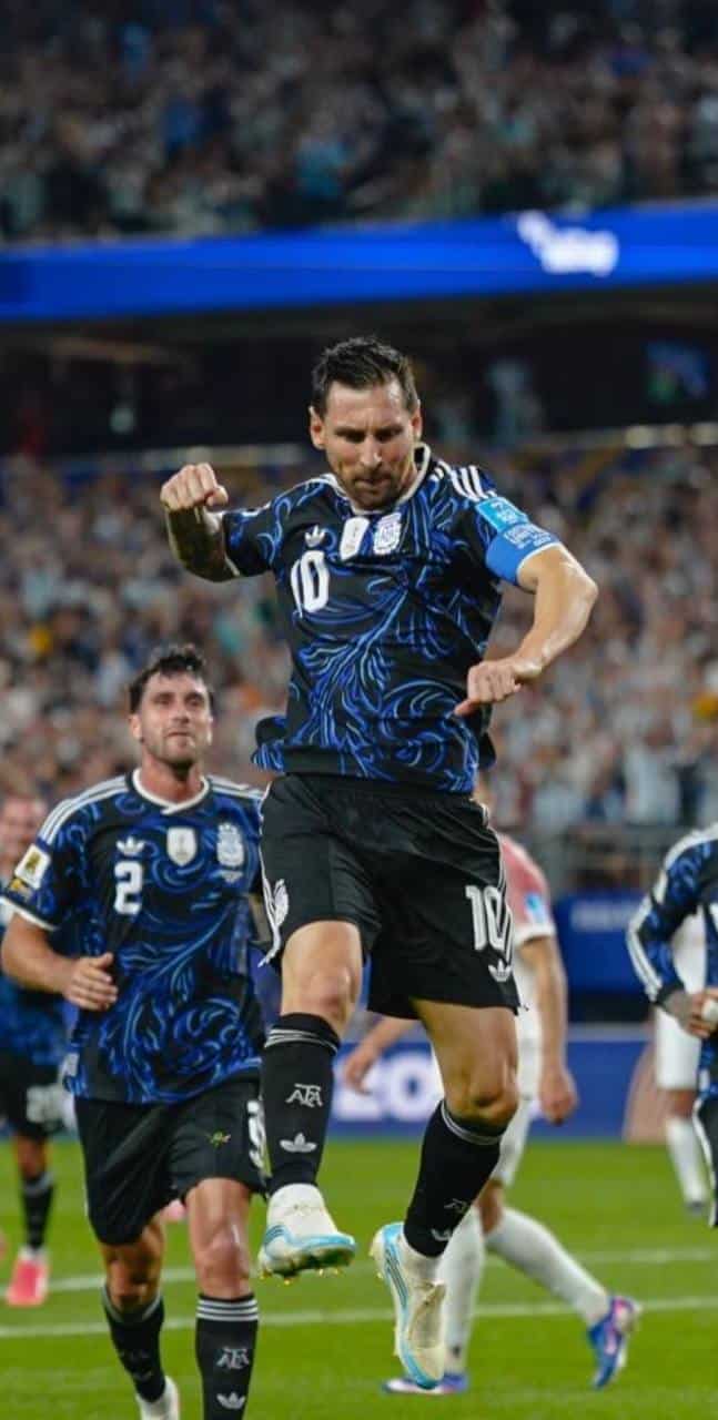 foto de lionel messi com a camisa da argentina
