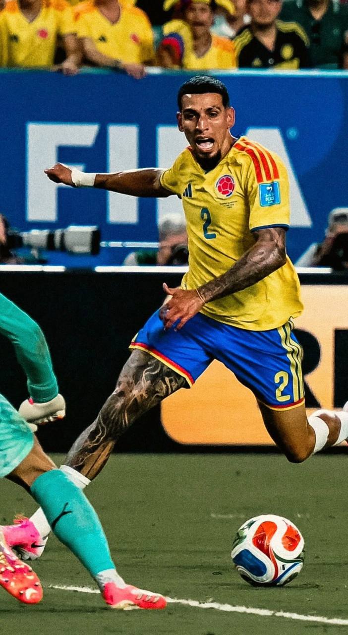 foto de daniel munoz com a camisa da colombia