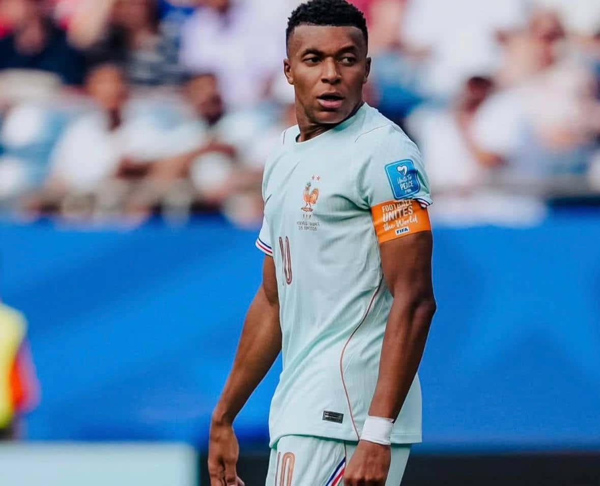 foto de mbappé pela frança
