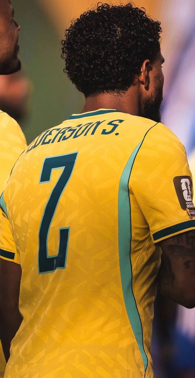 foto de éderson com a camisa da seleção brasileira