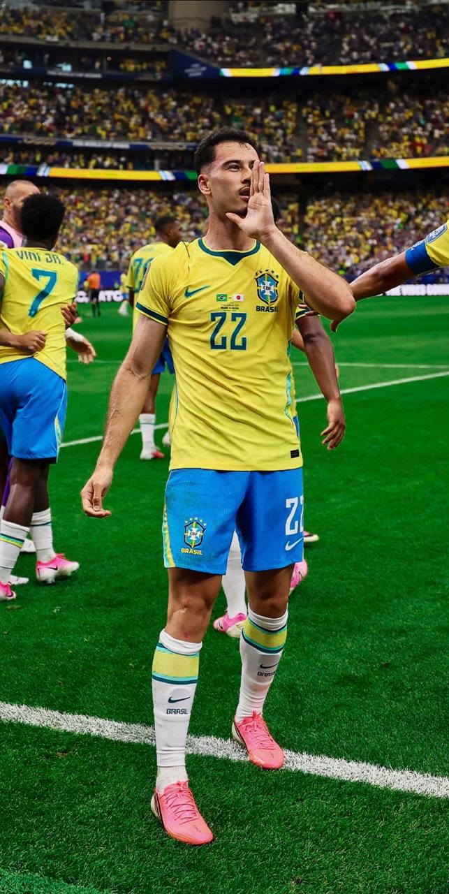 foto de gabriel martinelli com a camisa do brasil