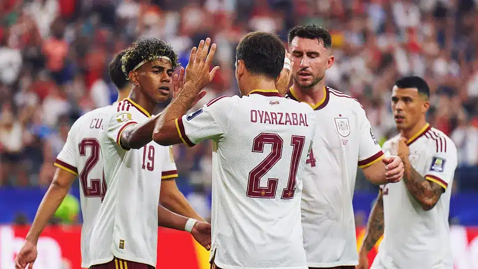 foto da seleção da espanha na vitória contra a frança