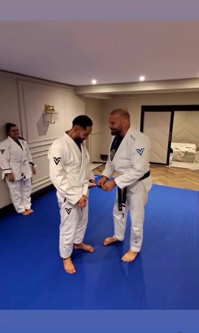 foto de matheus cunha com o prof de jiu jitsu