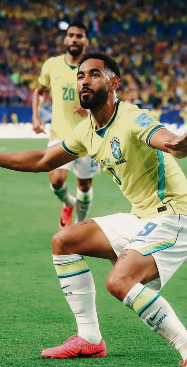 foto da comemoração de matheus cunha