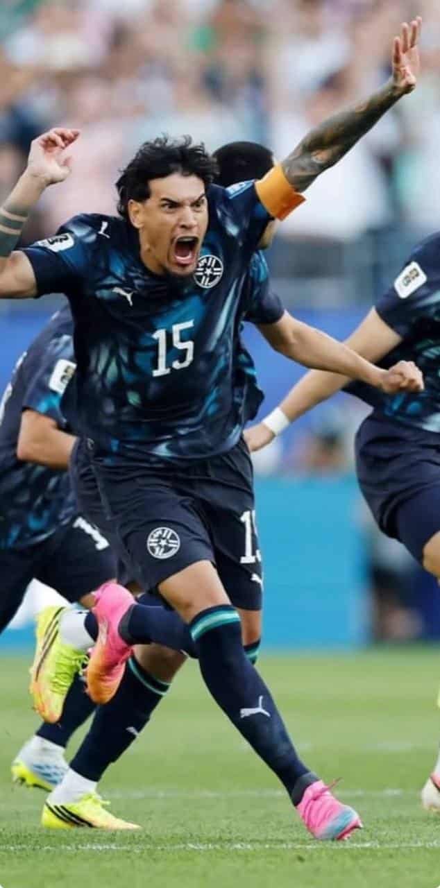 foto de gustavo gómez por paraguai