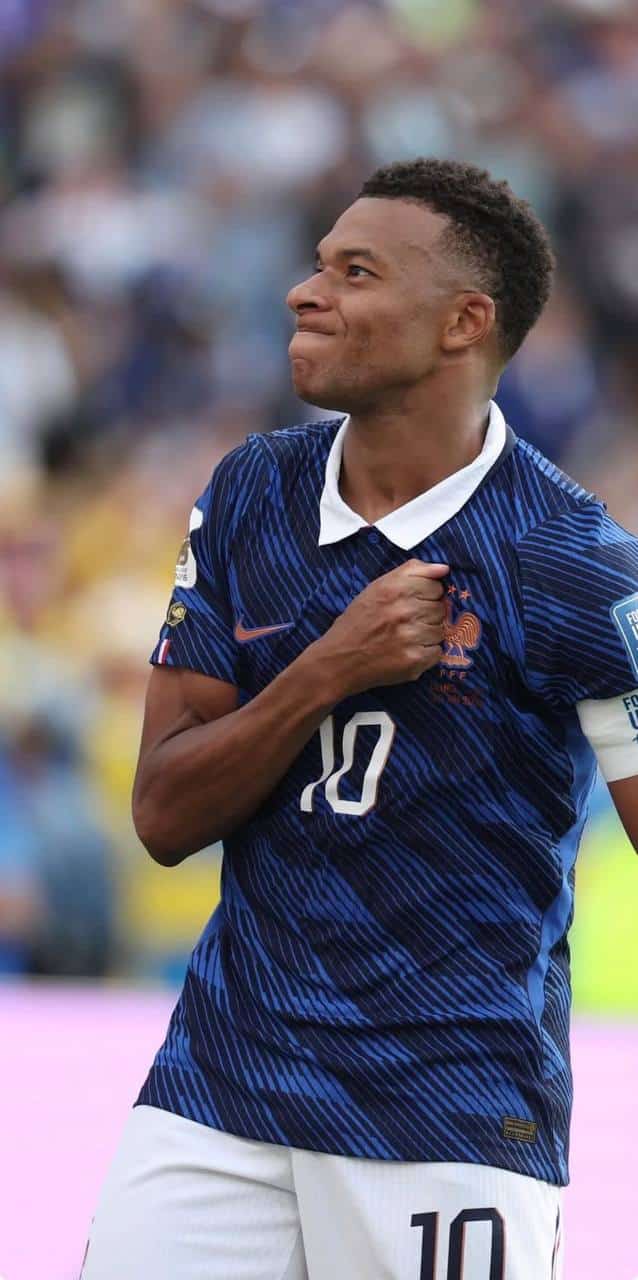 foto de mbappé com a camisa da frança