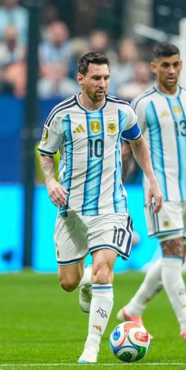 foto de lionel messi em jogo da argentina