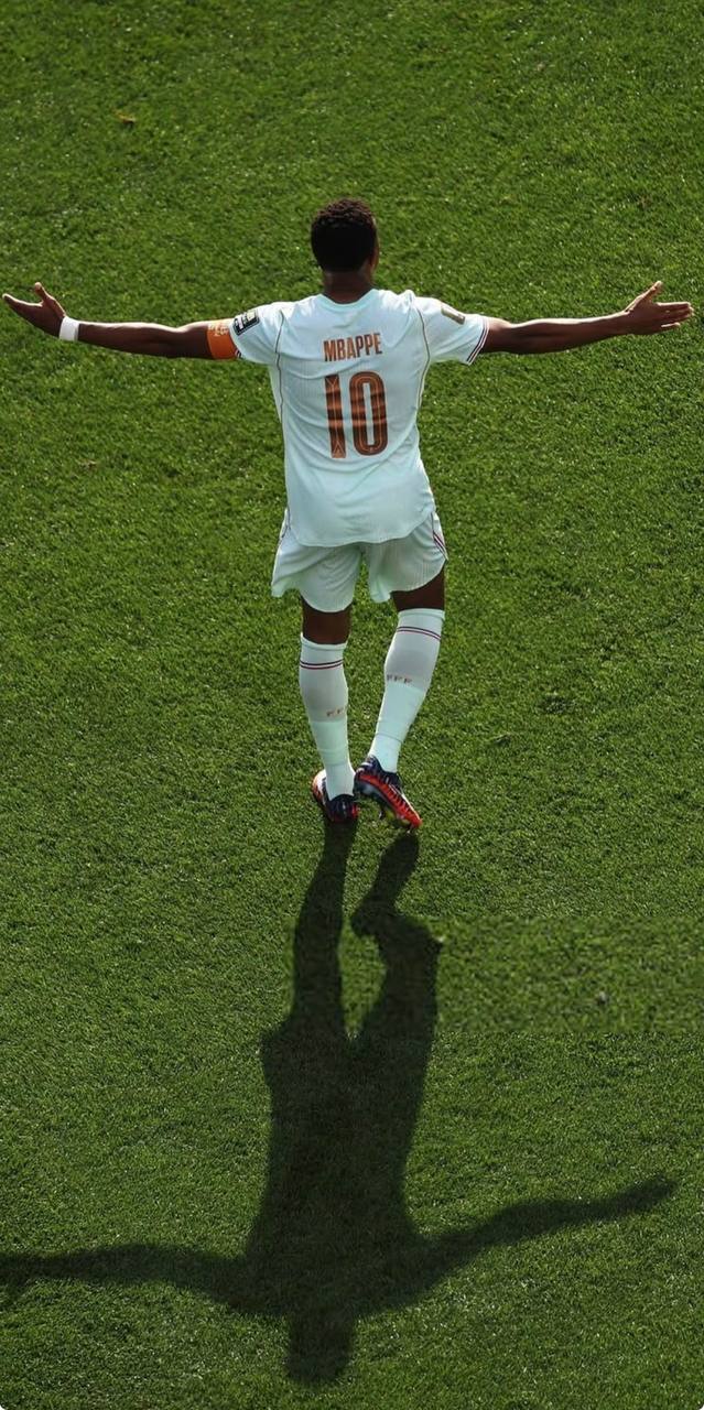 foto de kylian mbappé pela seleção francesa em vitória