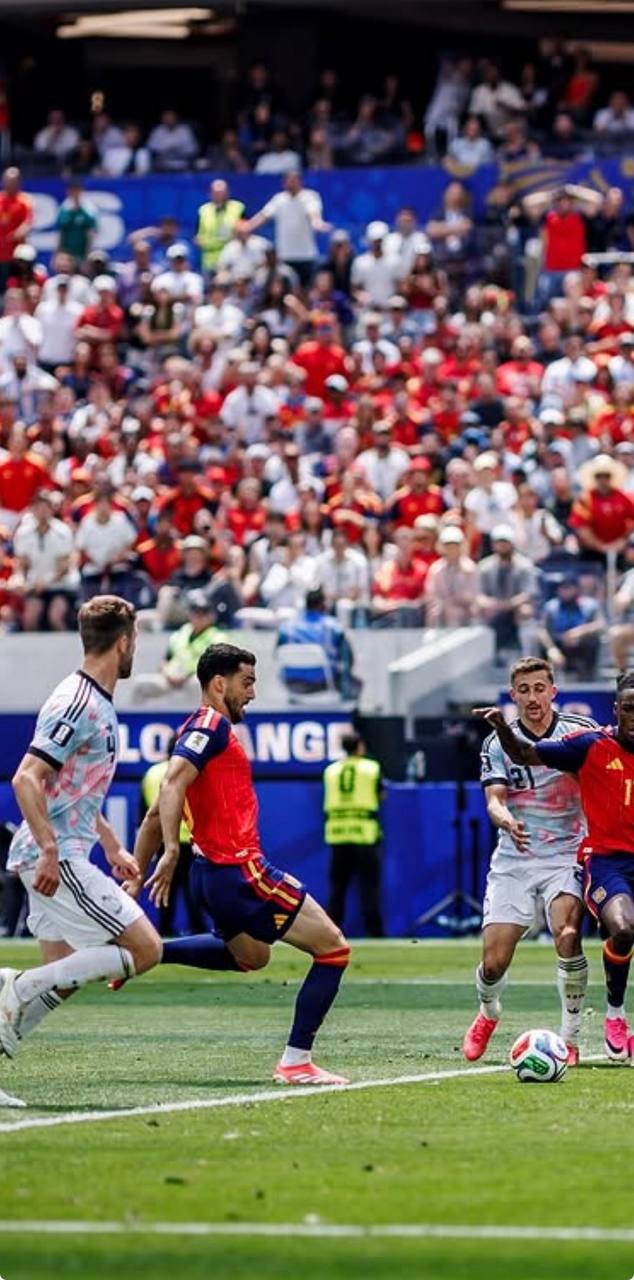 foto de mikel merino marcando gol heroico pela espanha