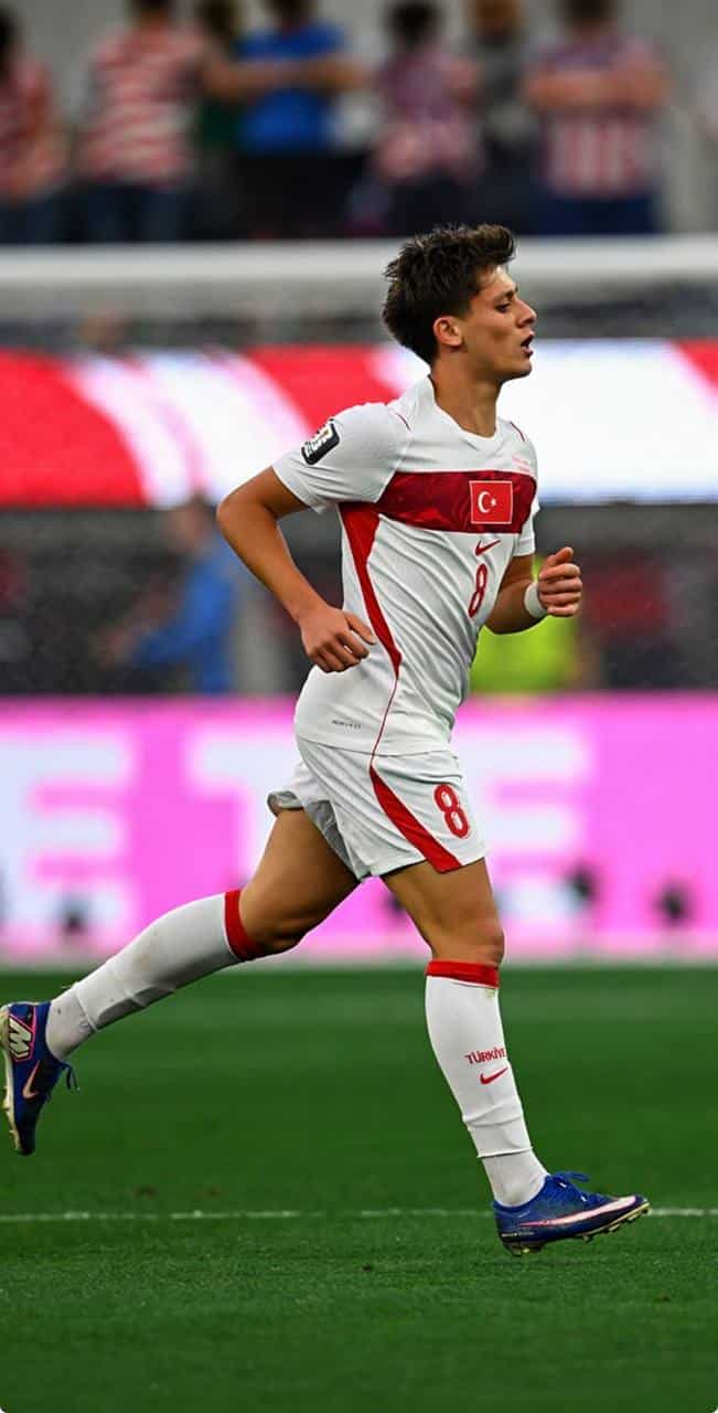 foto de arda guller no jogo