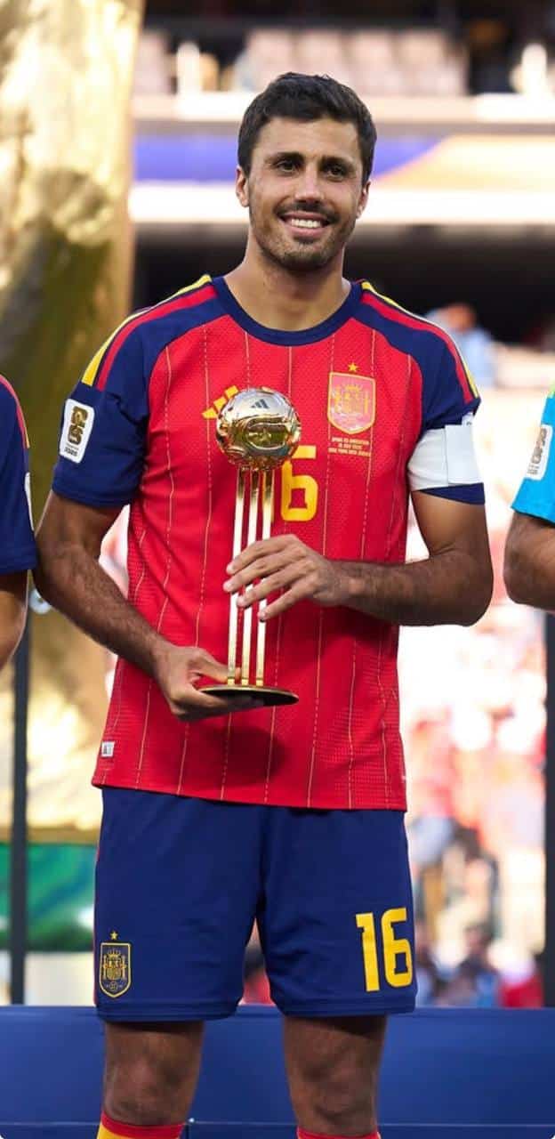 foto de rodri com premio