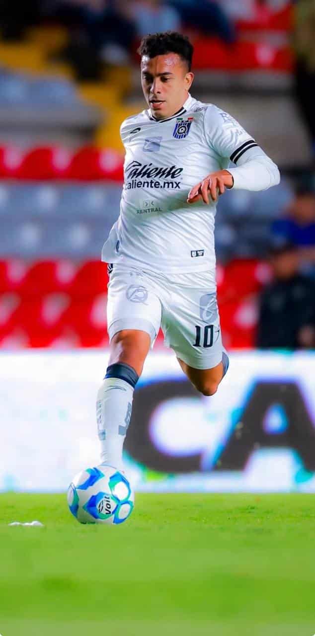 lucas rodríguez pelo queretaro
