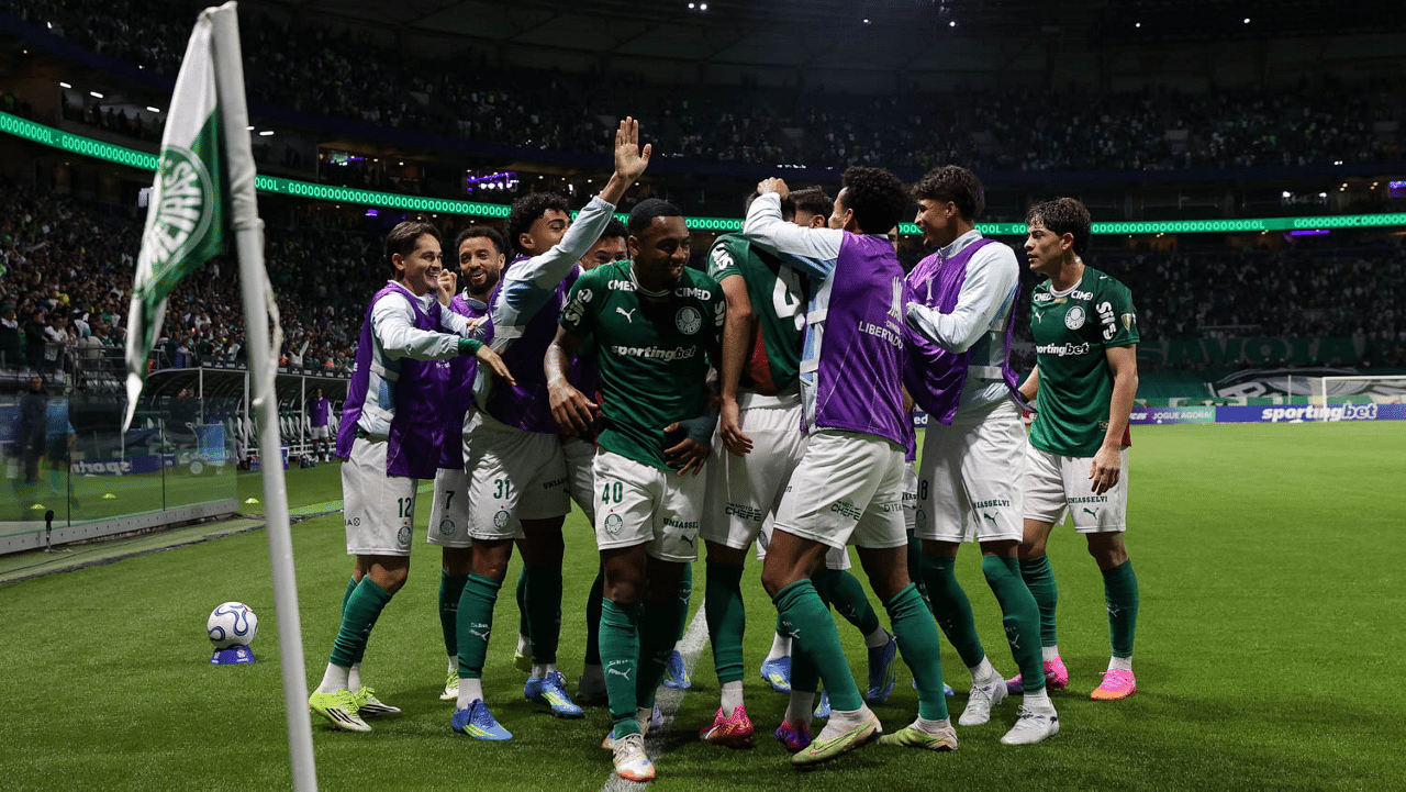 foto de allan comemorando gol