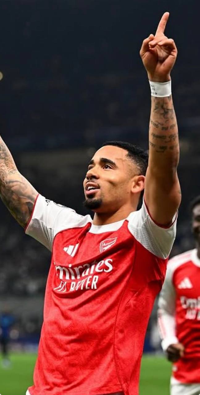 foto de gabriel jesus pelo arsenal